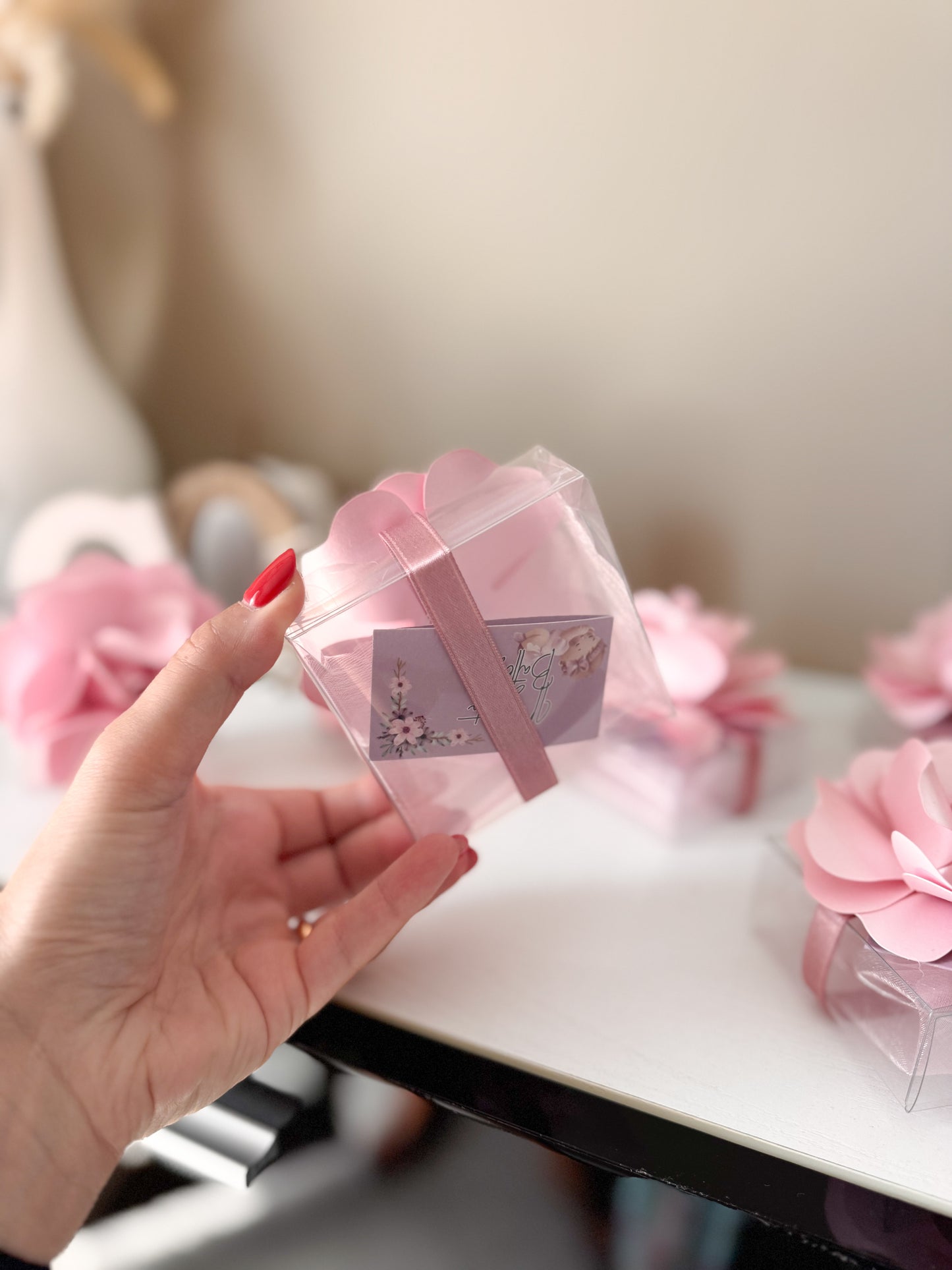 Scatolina battesimo con fiore rosa in carta perlata