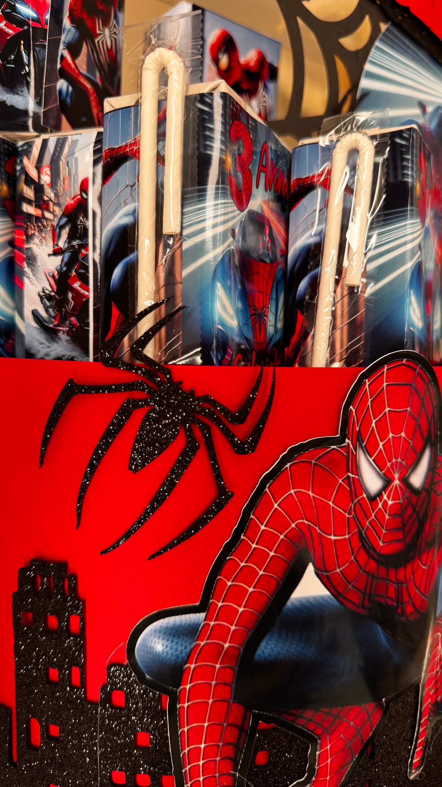 Torta scenografica Spider Hero – Personalizzata con nome e età