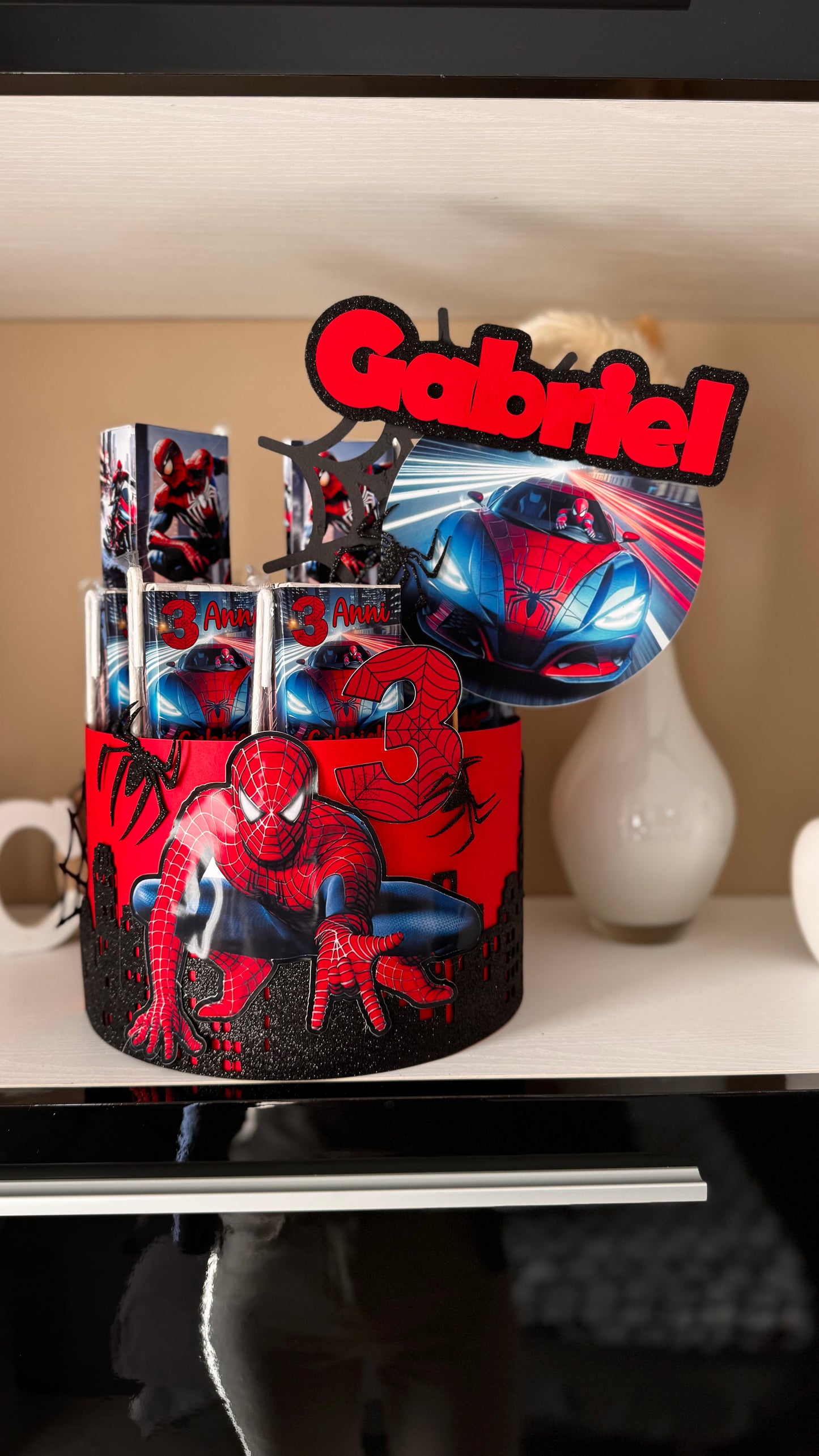 Torta scenografica Spider Hero – Personalizzata con nome e età