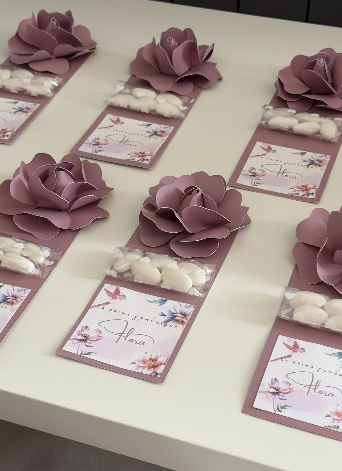 Bomboniere con fiore e confetti – Evento elegante