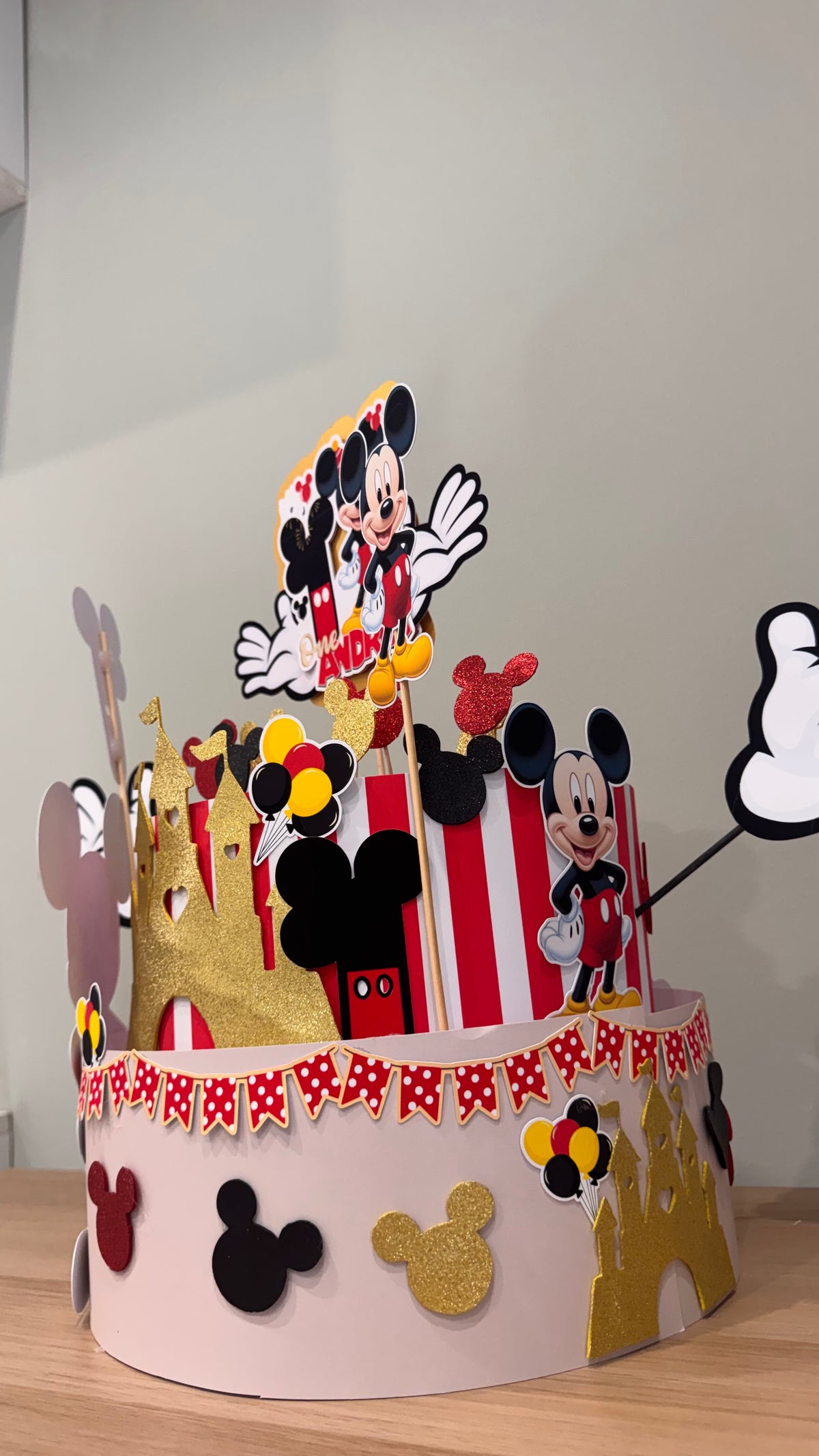 Finta Torta Scenografica "Topolino 1° Compleanno" – Cake Topper a Due Piani Personalizzato