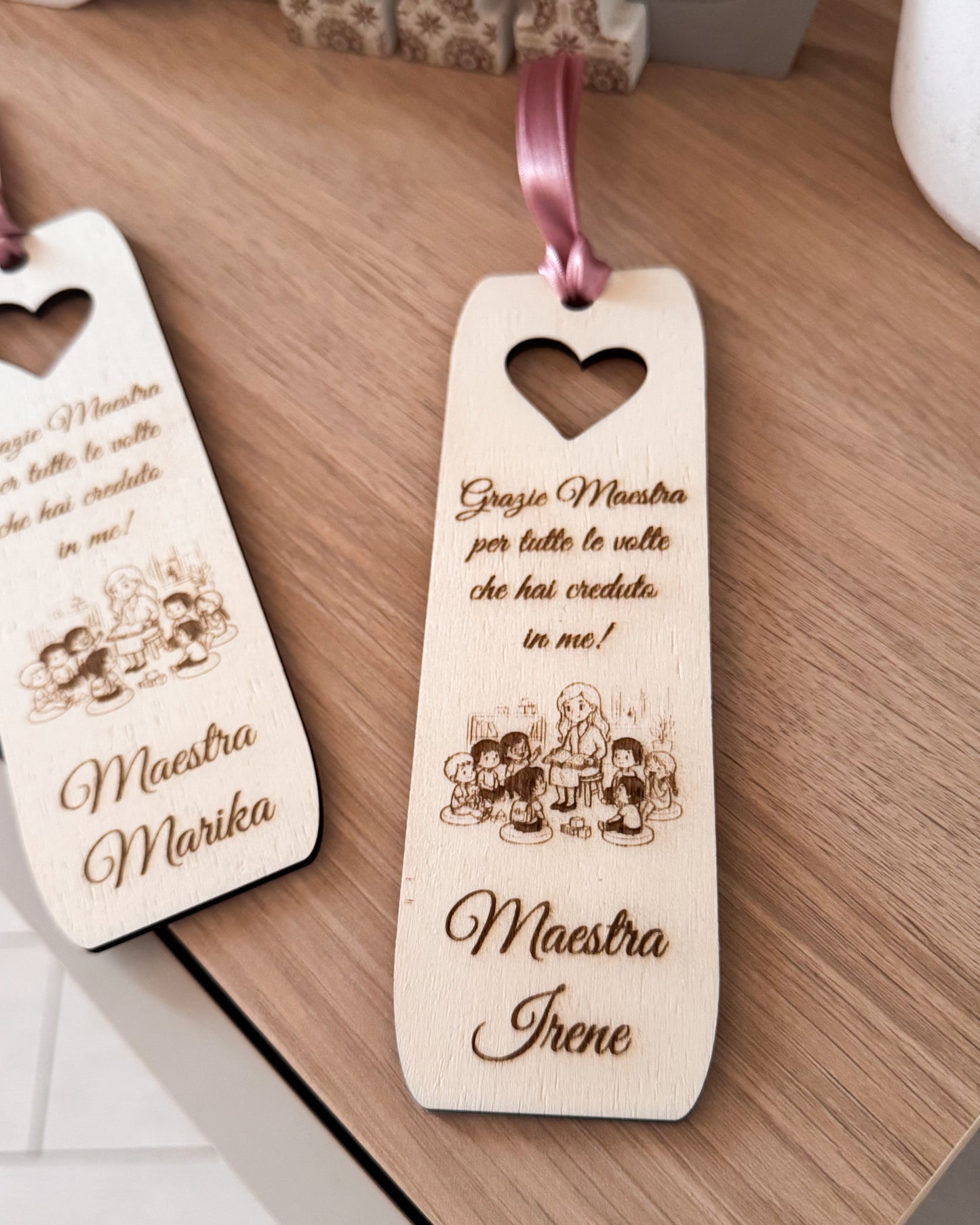 Segnalibro in Legno Personalizzato - Idea Regalo per Maestre