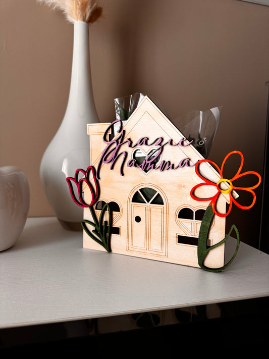 Casetta in legno “Grazie Maestra” con fiori