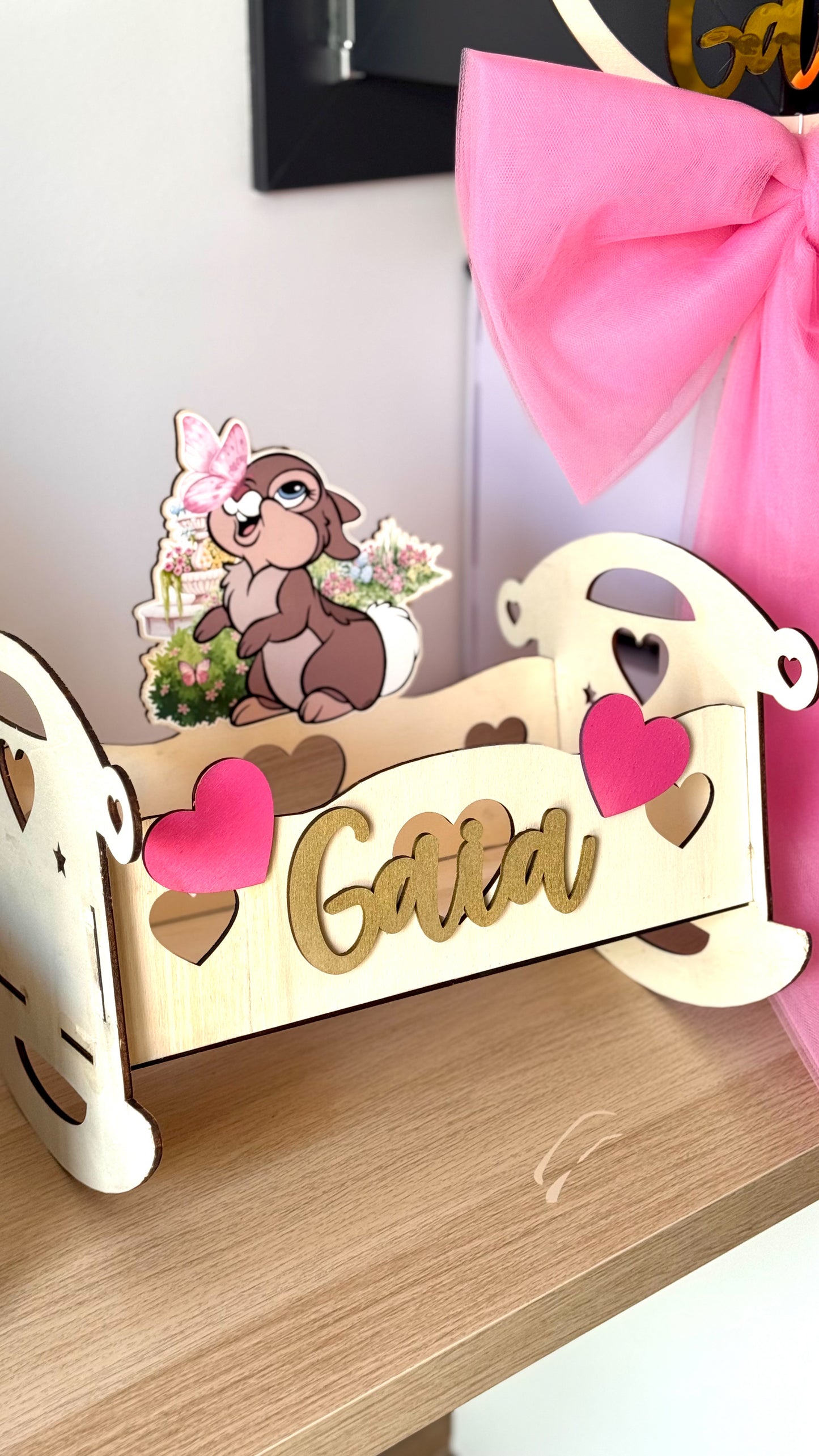 Culletta in legno personalizzata – Porta scatoline e accessori bebè - Tema Miss Tamburina