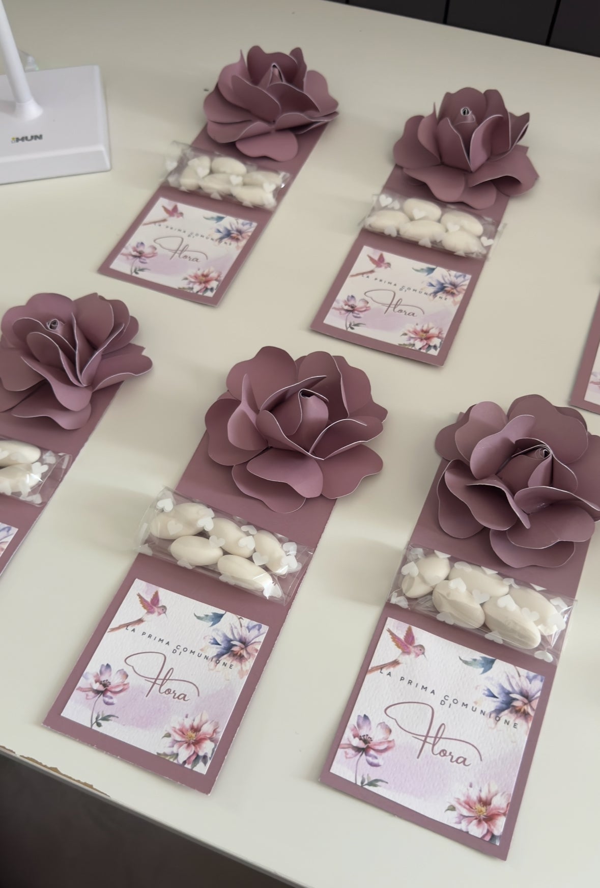Bomboniere con fiore e confetti – Evento elegante