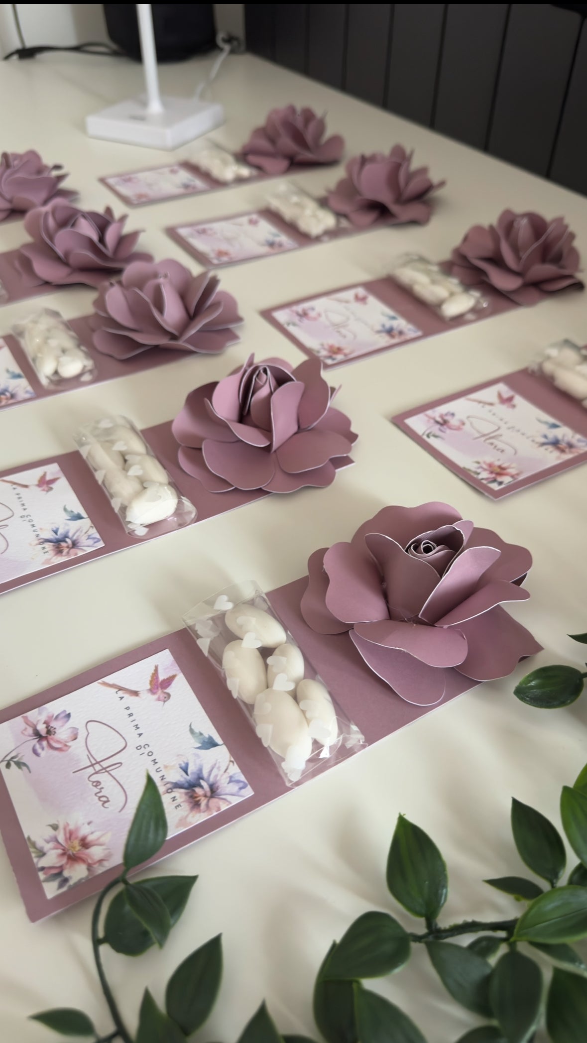 Bomboniere con fiore e confetti – Evento elegante